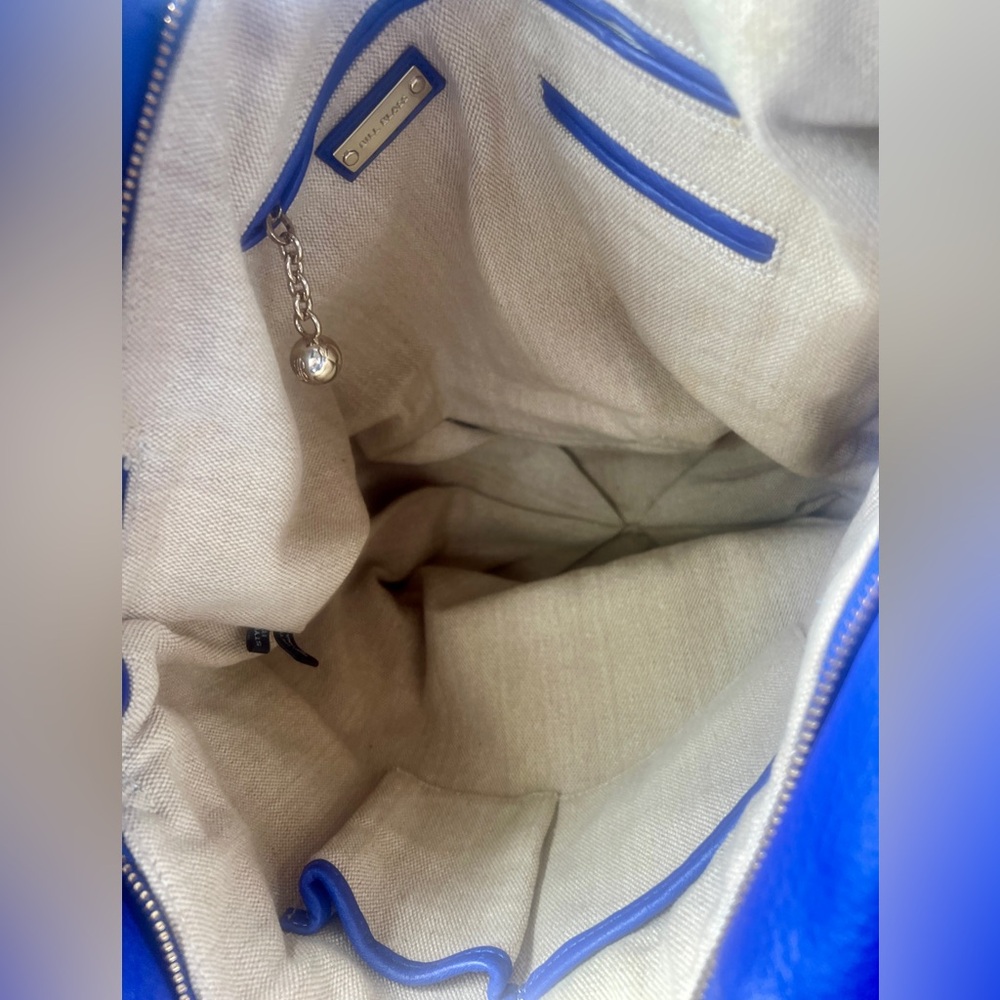 Bill Blass Blue Leather Hobo Bag 
***pristine-condition*** - Picture 6 of 9